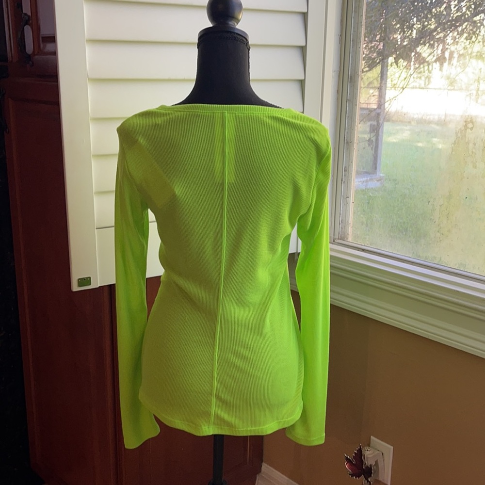 Under Armour Women’s Neon long sleeve shirt. - Picture 4 of 5